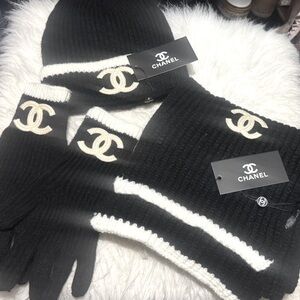 CHANEL Black and Cream Knit Accessory Set